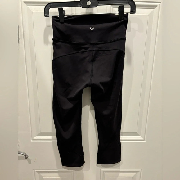 Lululemon In Movement Crop *Everlux 19"
Black - Picture 4 of 5